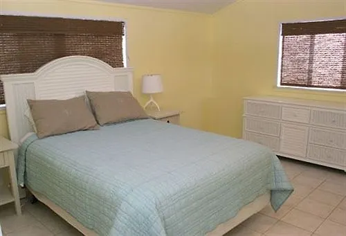 Sea Spray Resort & Marina Lubbers Quarters Cay
